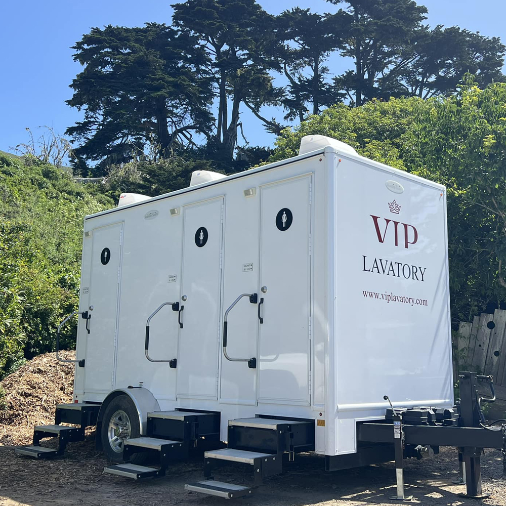 Mobile Toilet Trailer Luxury 3 - đánh giá và giá Outdoor Camping Rental